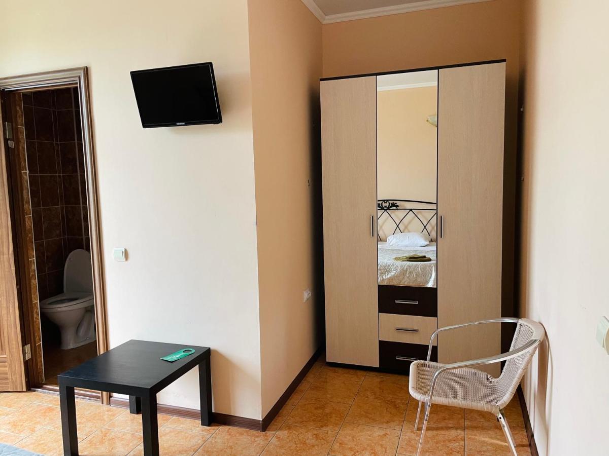 Hotel Askar Alakhadze Екстериор снимка