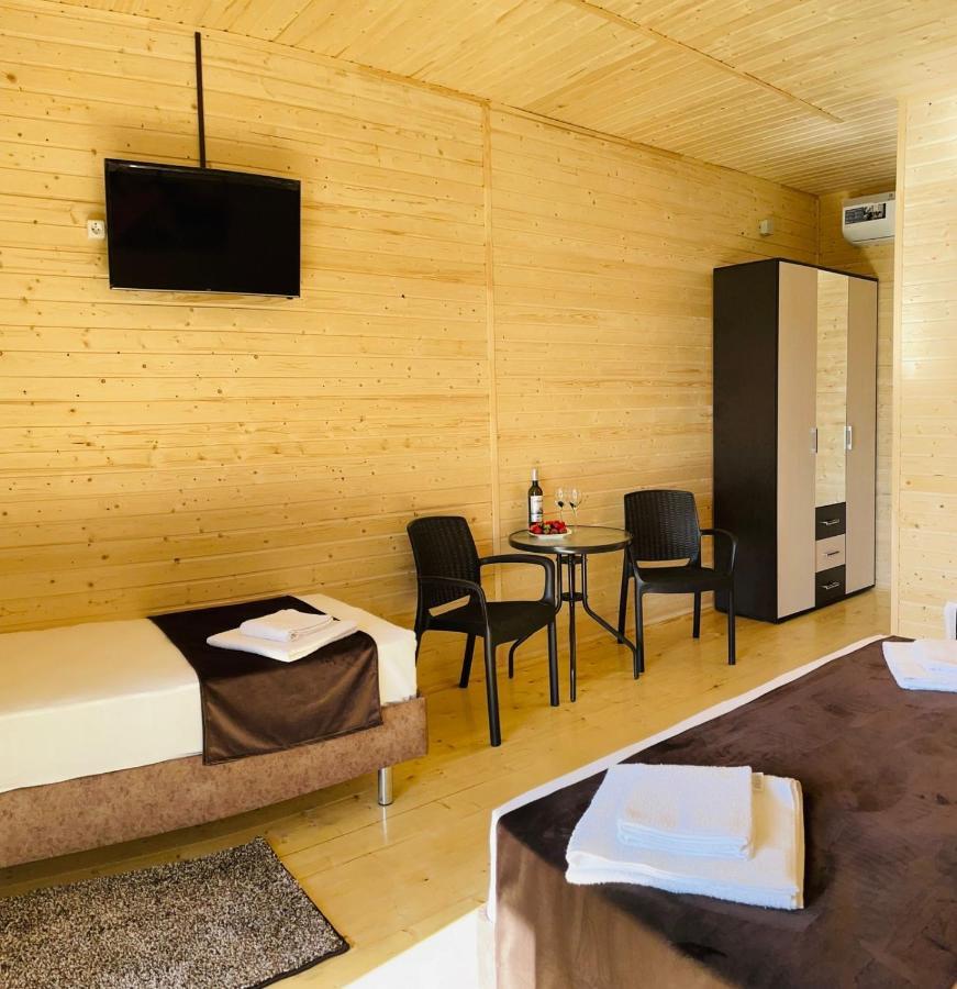 Hotel Askar Alakhadze Екстериор снимка