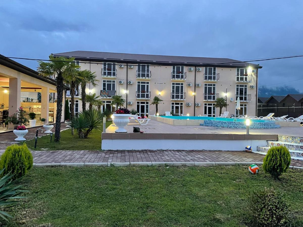Hotel Askar Alakhadze Екстериор снимка