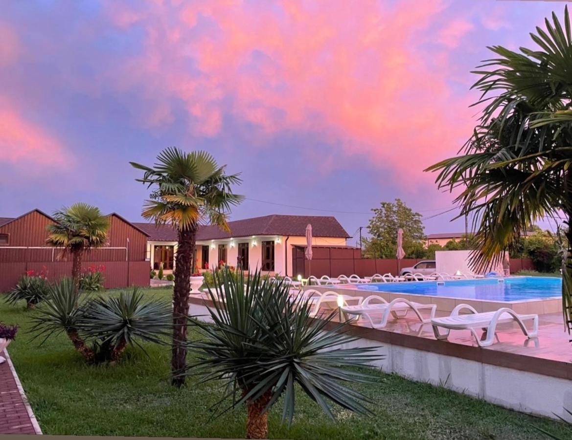 Hotel Askar Alakhadze Екстериор снимка