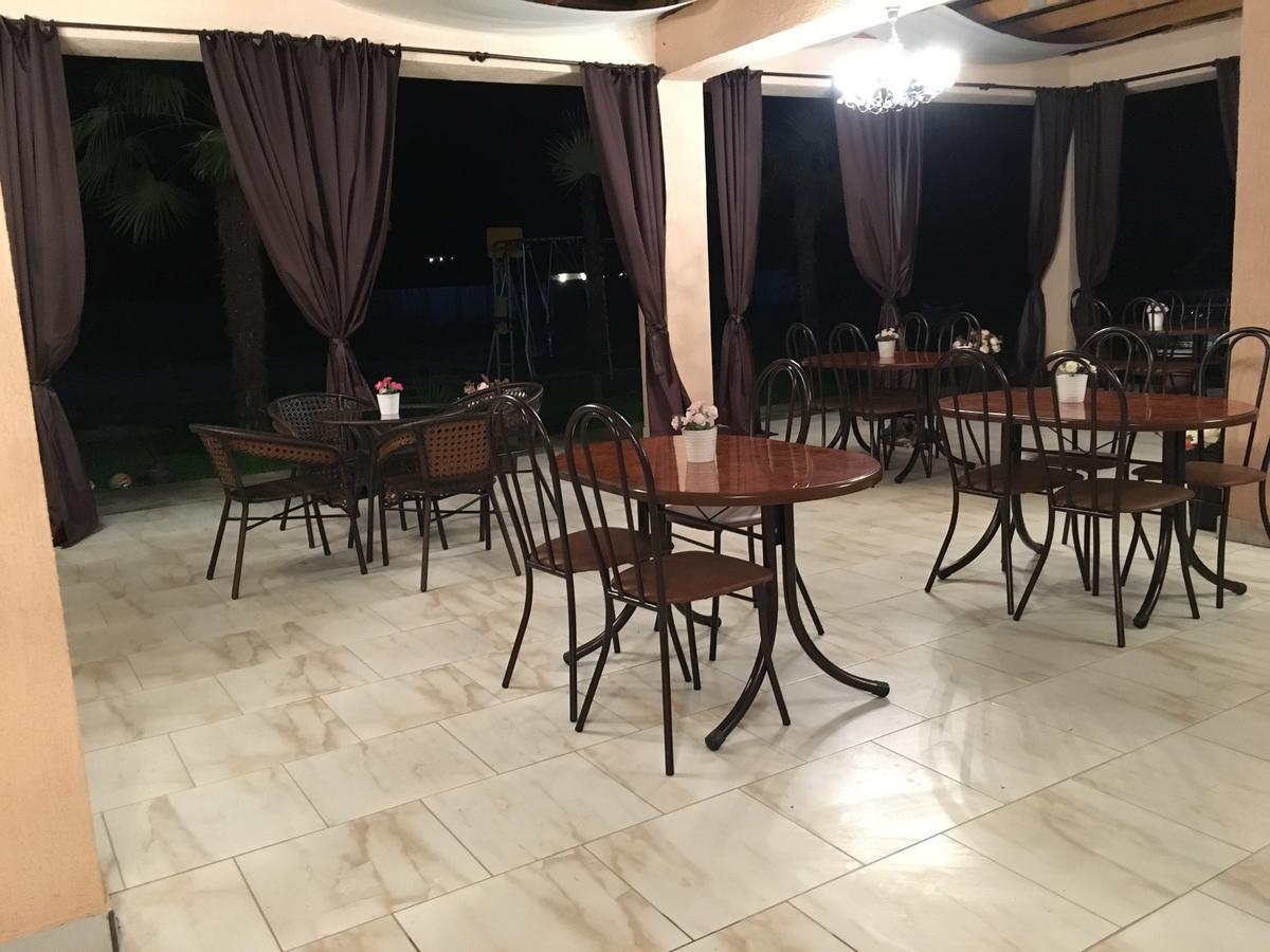 Hotel Askar Alakhadze Екстериор снимка