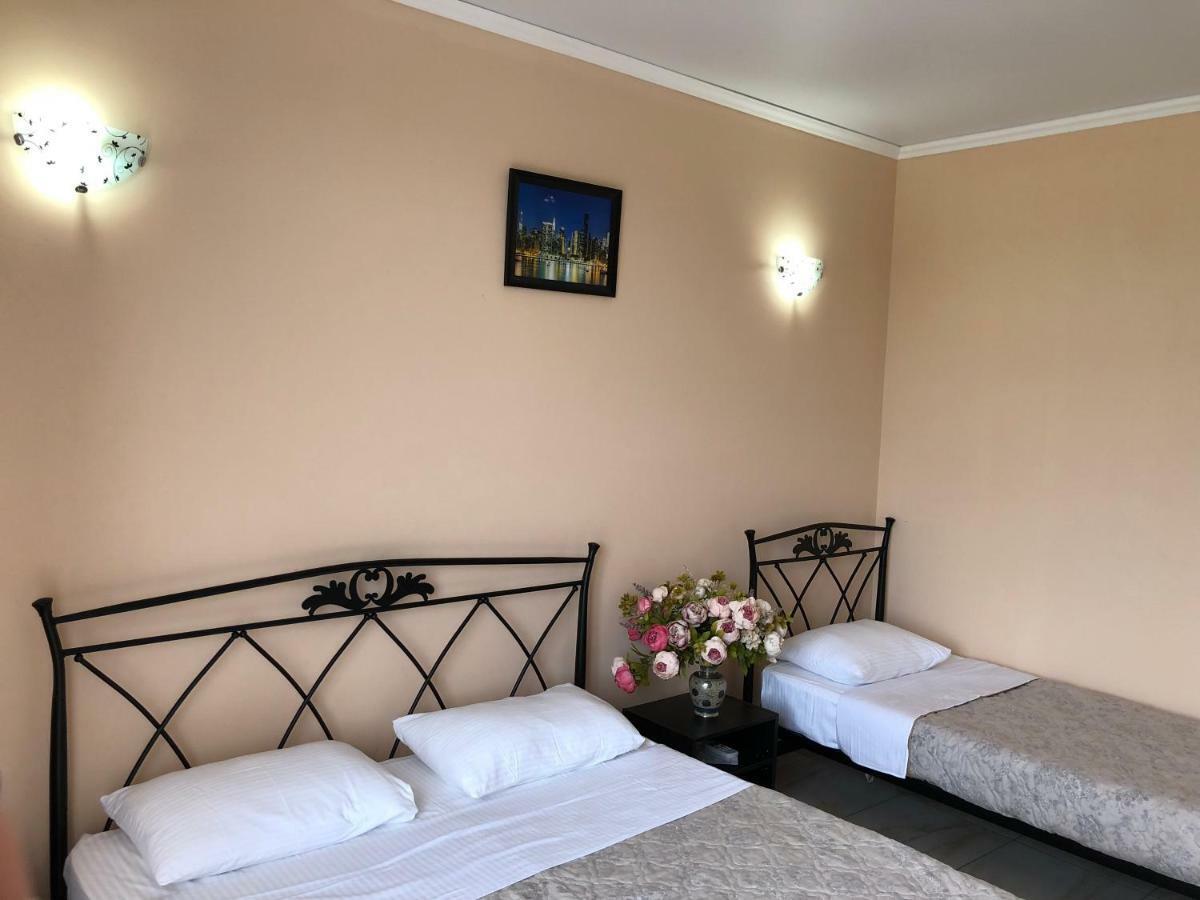 Hotel Askar Alakhadze Екстериор снимка