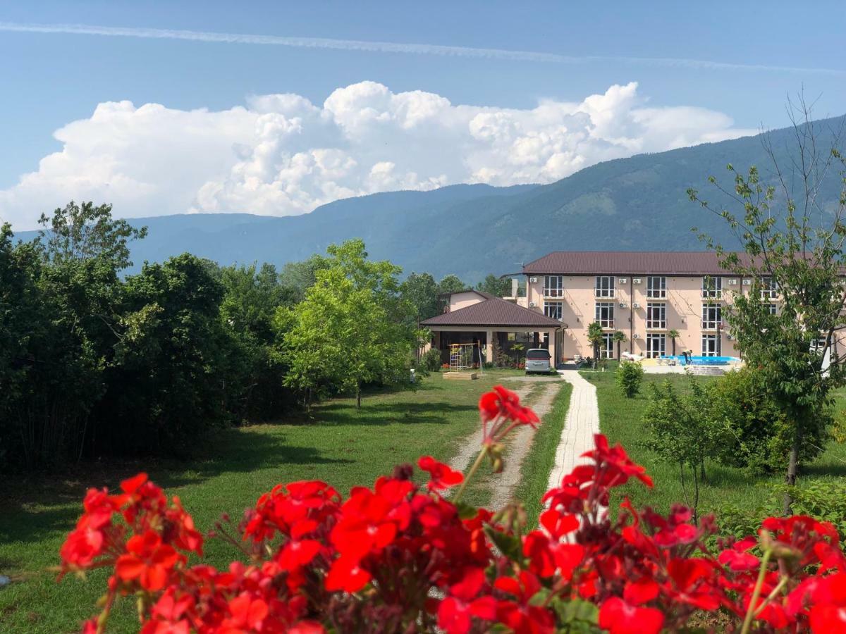 Hotel Askar Alakhadze Екстериор снимка