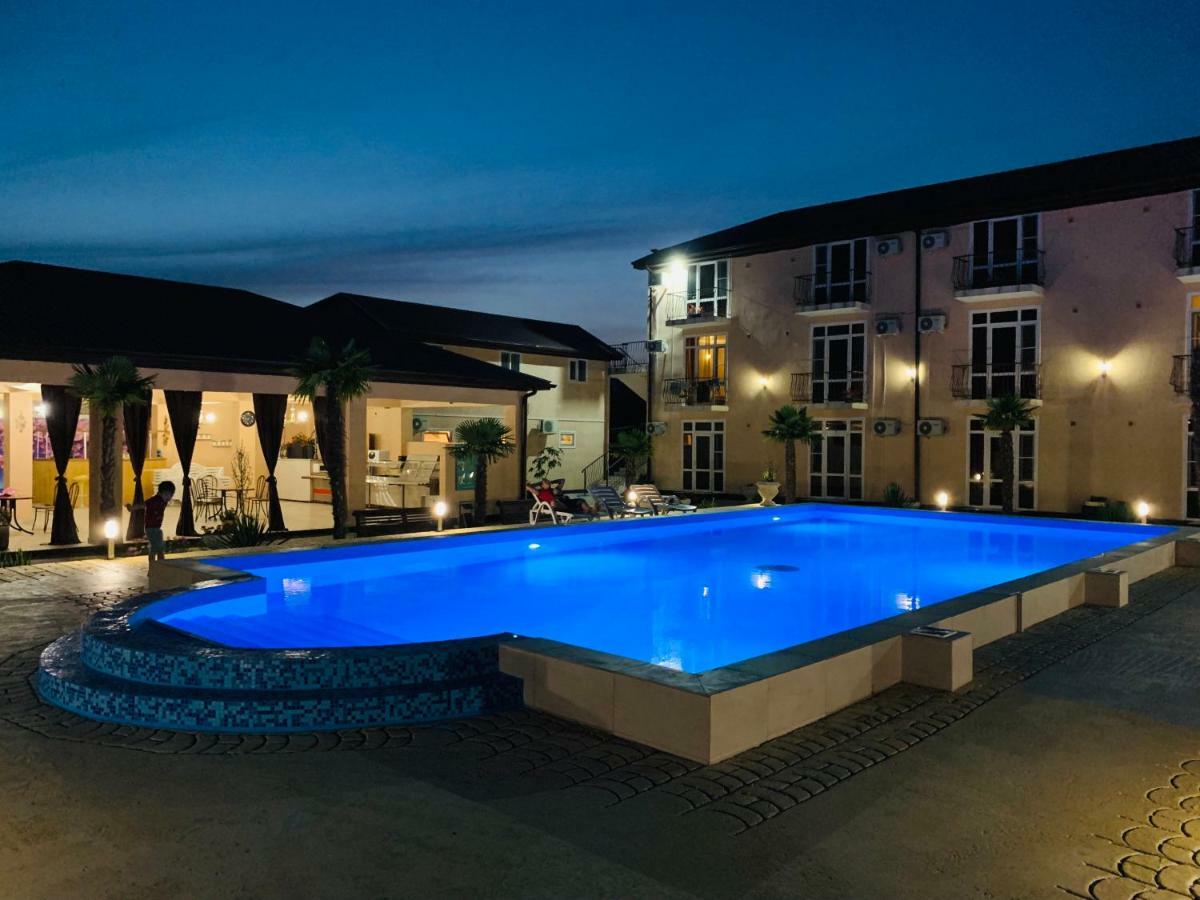 Hotel Askar Alakhadze Екстериор снимка