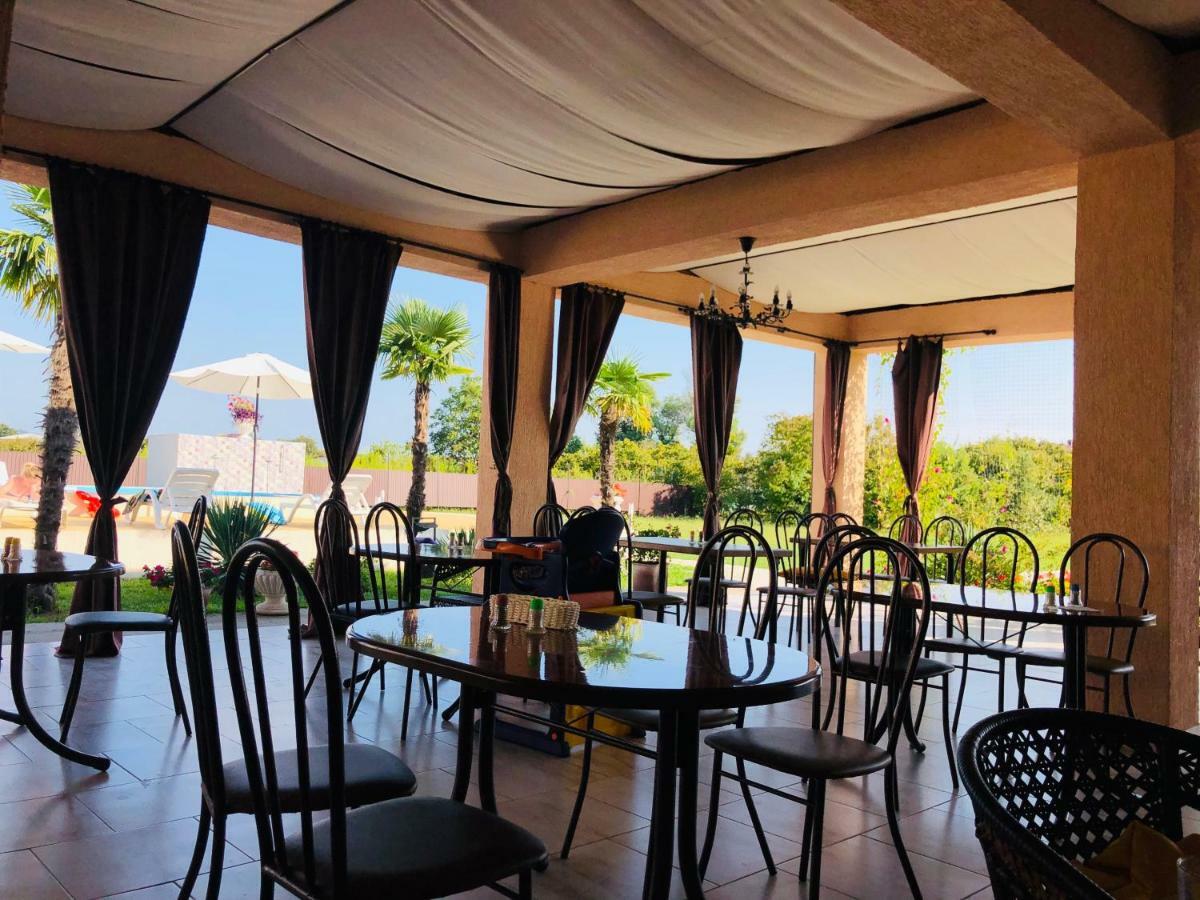 Hotel Askar Alakhadze Екстериор снимка