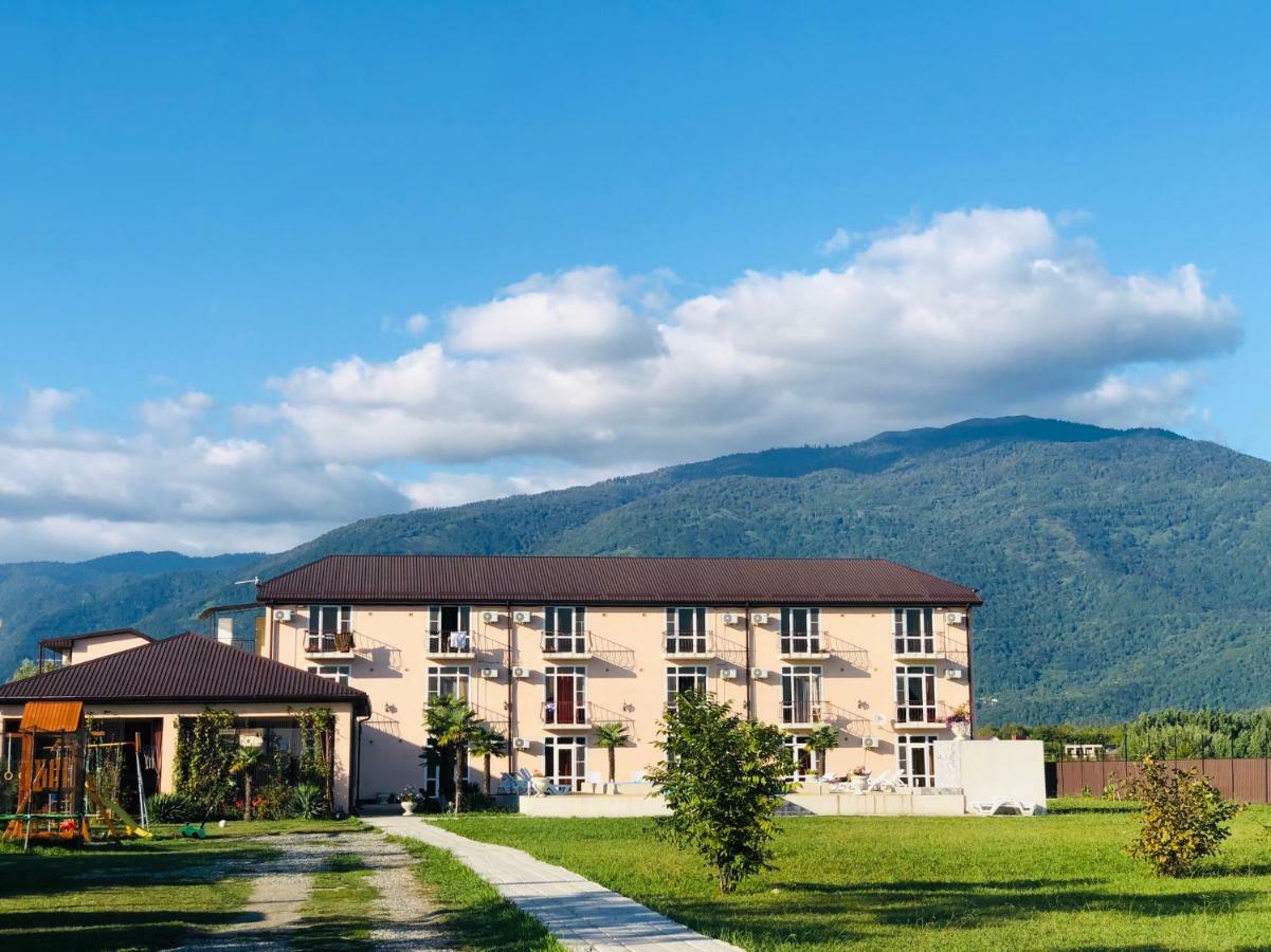 Hotel Askar Alakhadze Екстериор снимка