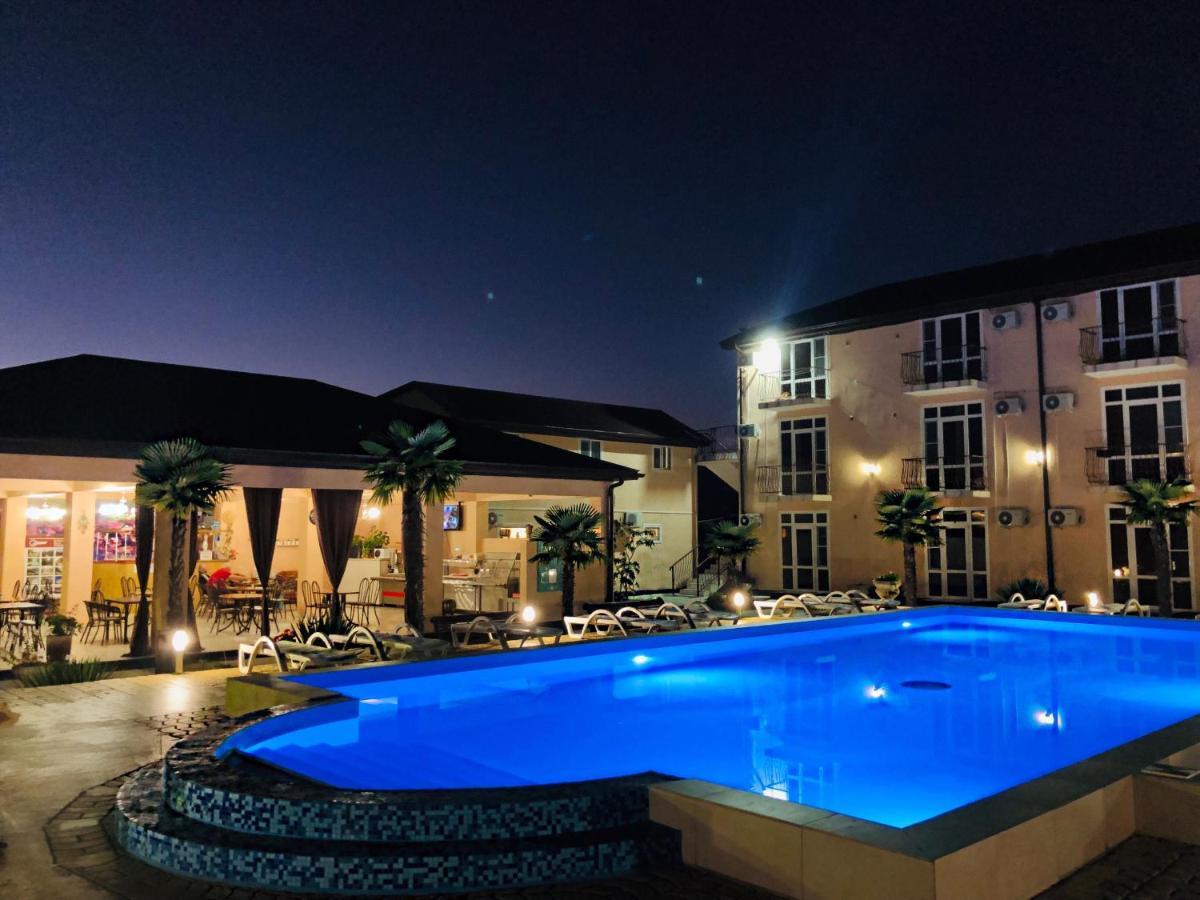 Hotel Askar Alakhadze Екстериор снимка